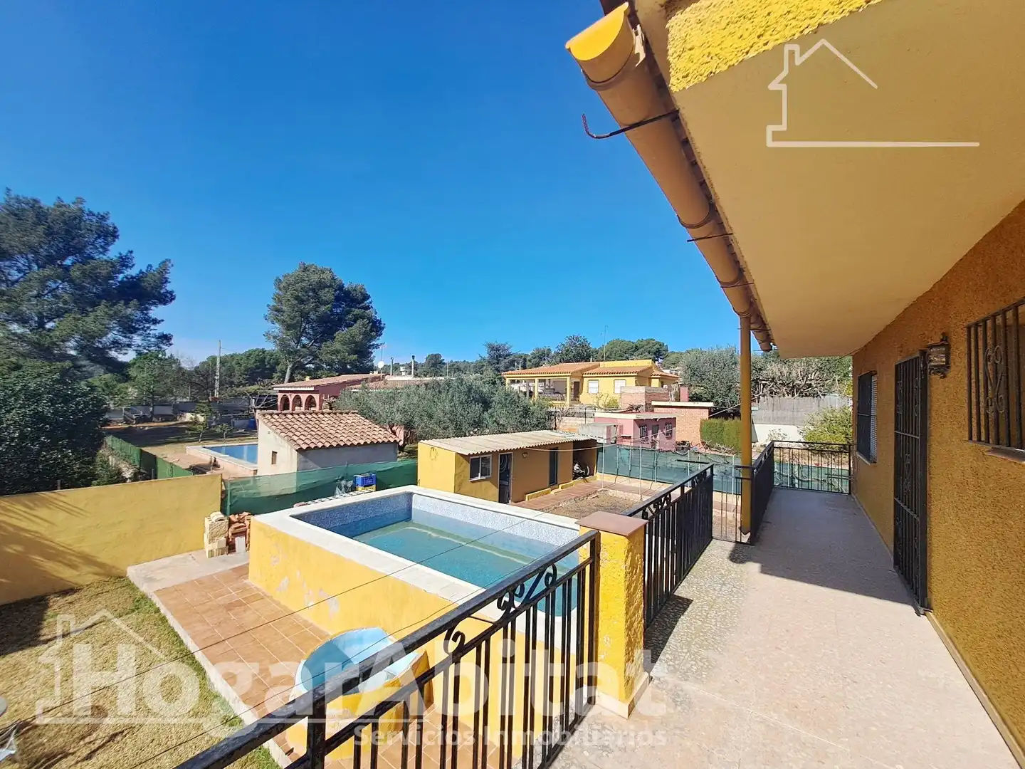 Vista exterior de Casa o xalet en venda en L'Alcora amb Calefacció, Jardí privat i Terrassa