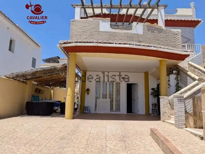 Vista exterior de Casa o xalet en venda en Vélez-Málaga amb Aire condicionat, Terrassa i Traster