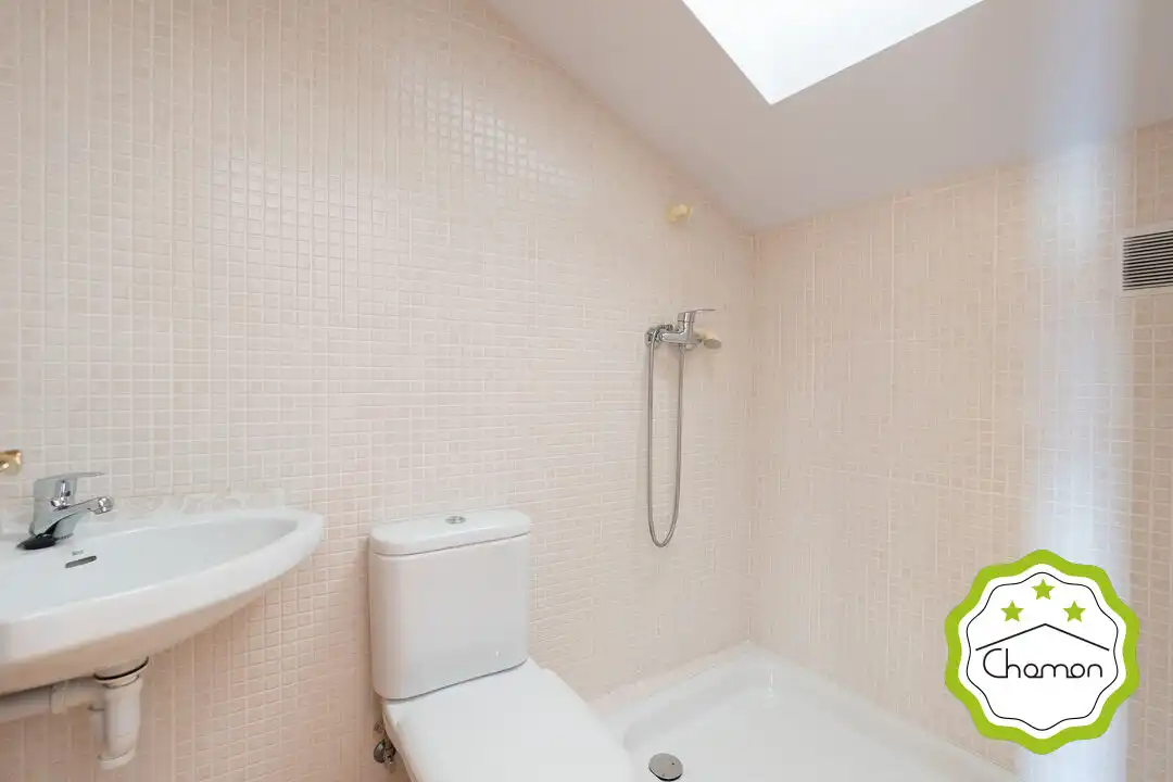 Badezimmer von Einfamilien-Reihenhaus zum Verkauf in Barakaldo  mit Heizung, Privatgarten und Terrasse