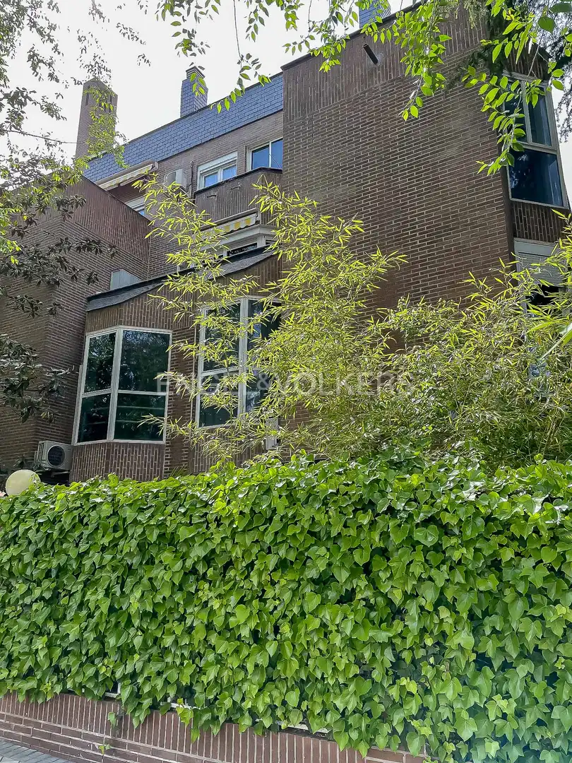 Vista exterior de Pis de lloguer en Madrid amb Aire condicionat, Calefacció i Jardí privat