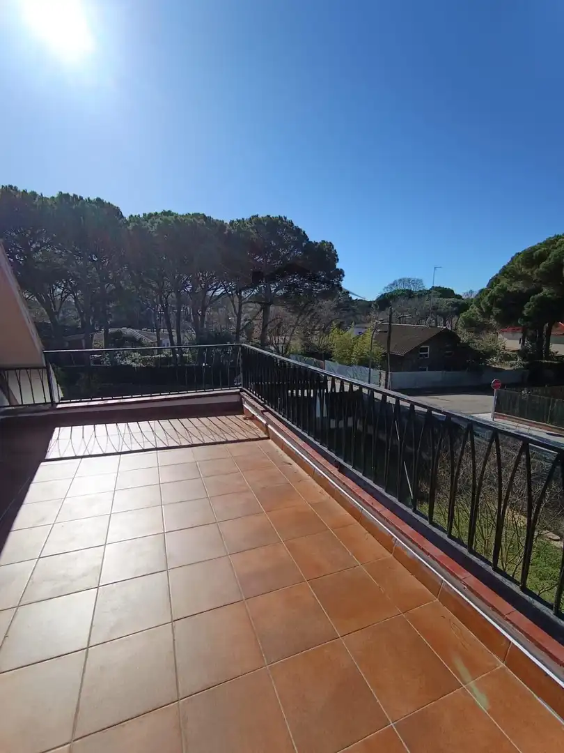 Casa con terraza en venta en Carrer Carrer Montnegre, imagen 6