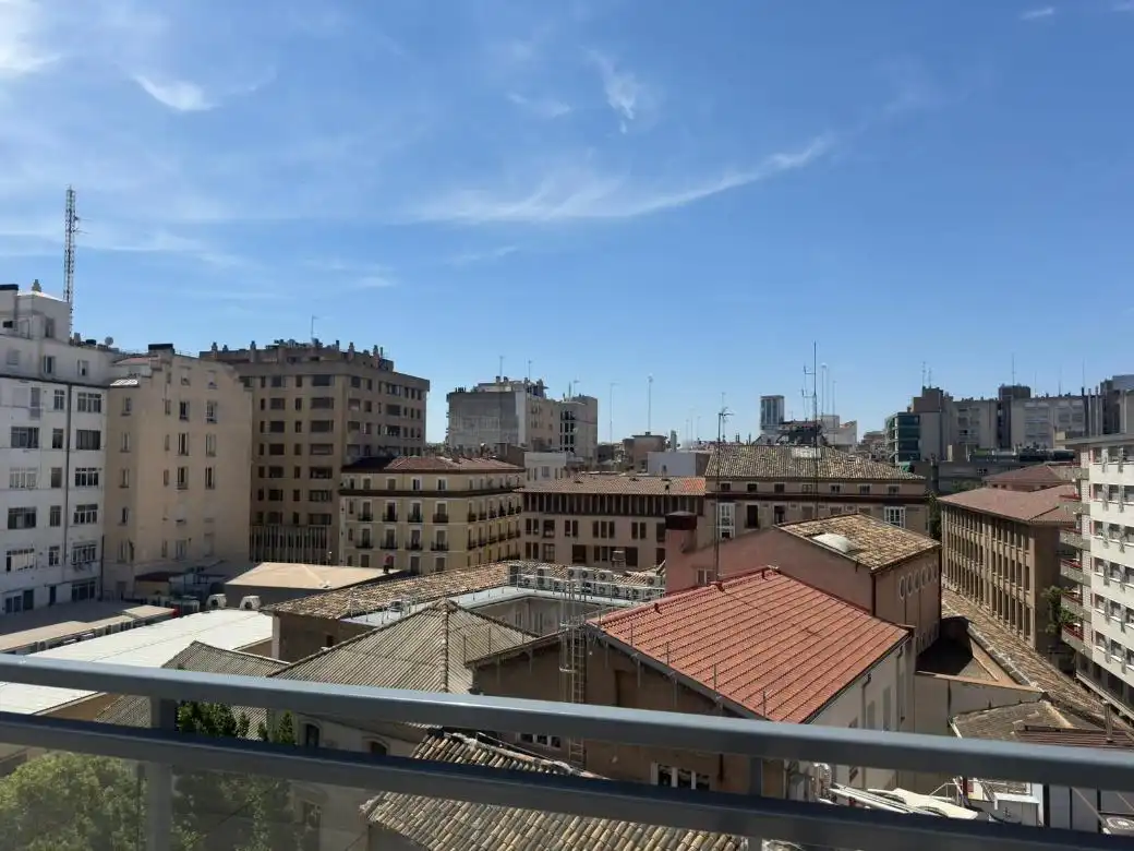 Vista exterior de Ático en venta en Zaragoza con Aire acondicionado, Terraza y Balcón