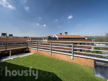 Duplex avec balcon à vendre à Avinguda de les Roquetes .