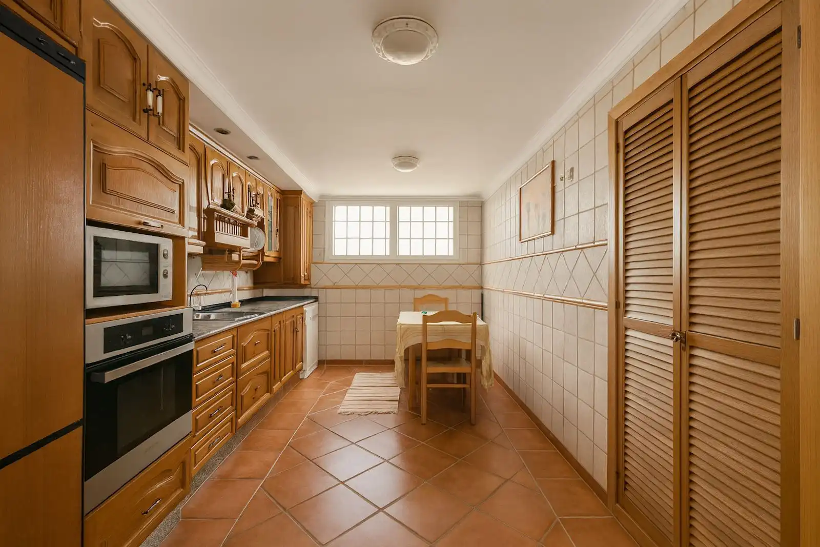 Cuina de Casa adosada en venda en Estepona amb Aire condicionat, Terrassa i Internet