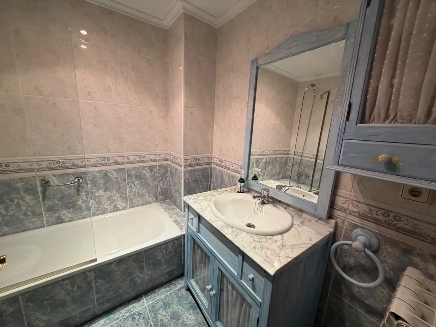 Baño de Piso de alquiler en Valladolid con Calefacción, Parquet y Terraza