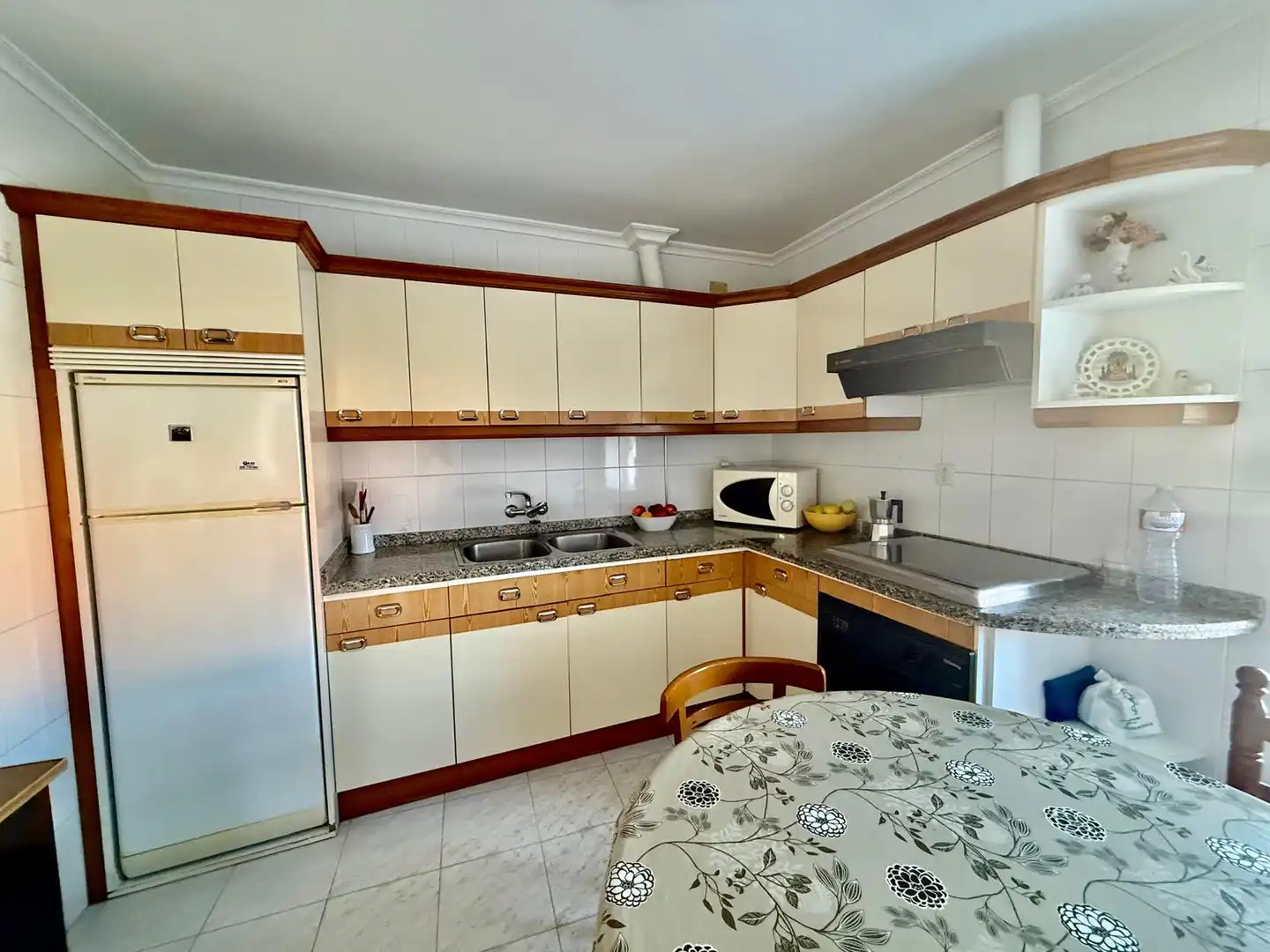 Kitchen of Country homes for sale in Valdefuentes del Páramo  with Heating, Furnished and Oven