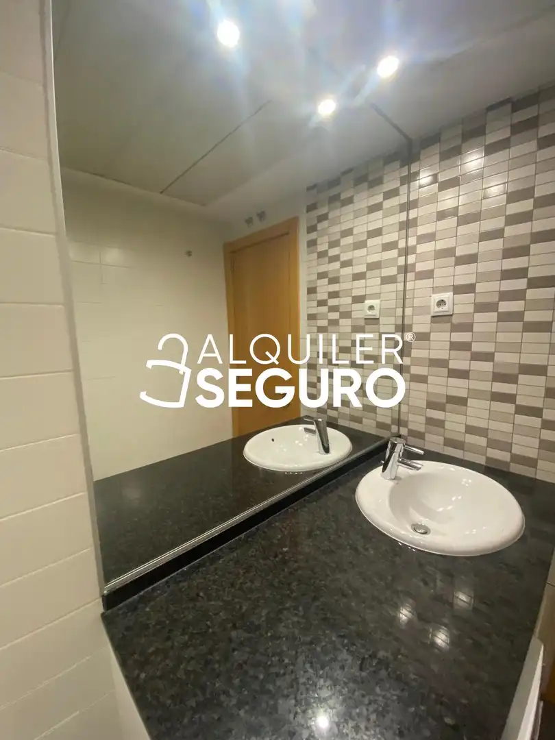 Baño de Piso de alquiler en Guadalajara con Calefacción y Amueblado