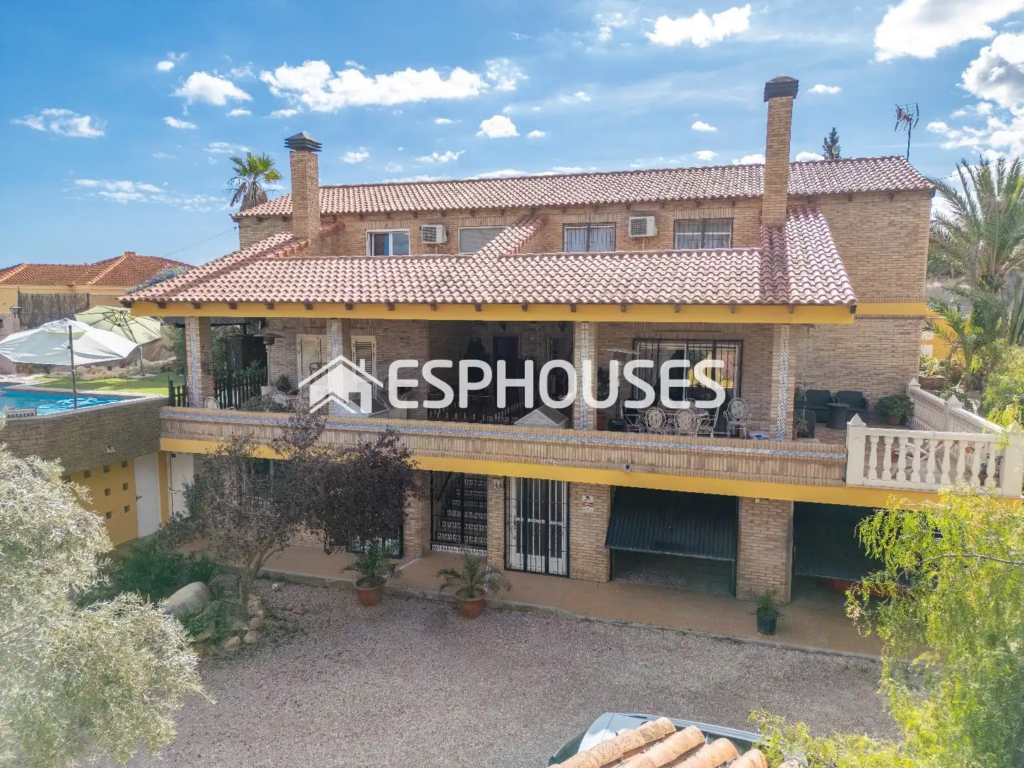 Vista exterior de Casa o xalet en venda en Alicante / Alacant amb Aire condicionat, Terrassa i Piscina