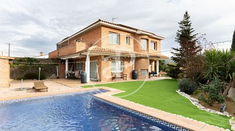 Foto 2 de Casa adosada en venta en Carrer Magnòlies, Les Fonts, Sant Quirze del Vallès