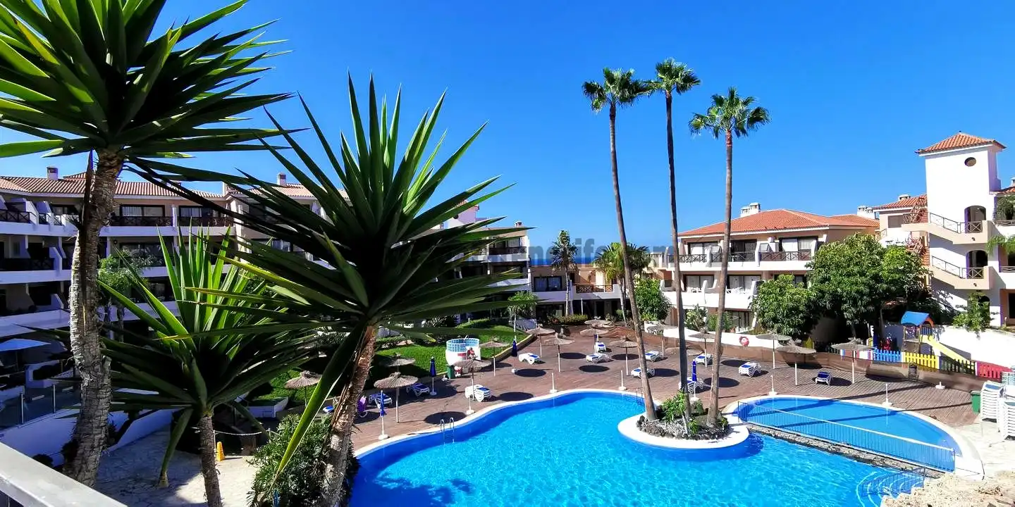 Außenansicht von Erdgeschoss zum Verkauf in San Miguel de Abona mit Klimaanlage, Terrasse und Schwimmbad