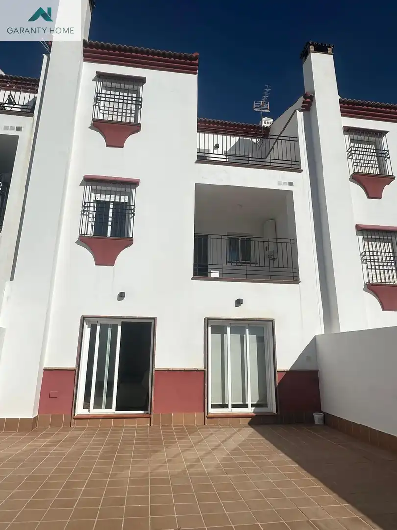 Casa adosada de alquiler en Riogordo