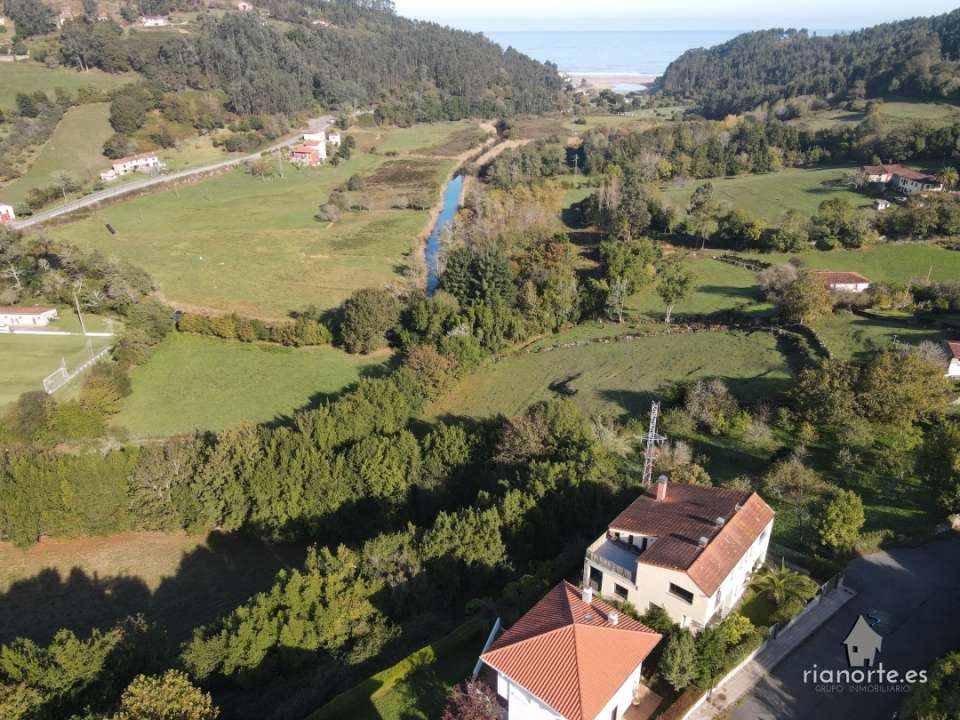 Casa o xalet en venda en Colunga amb Calefacció, Jardí privat i Terrassa
