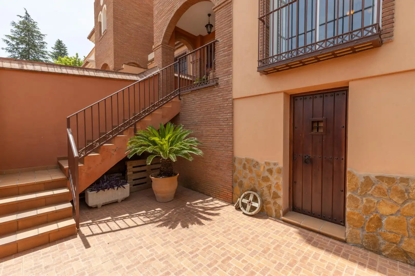 Vista exterior de Casa o xalet en venda en La Zubia amb Calefacció, Jardí privat i Terrassa