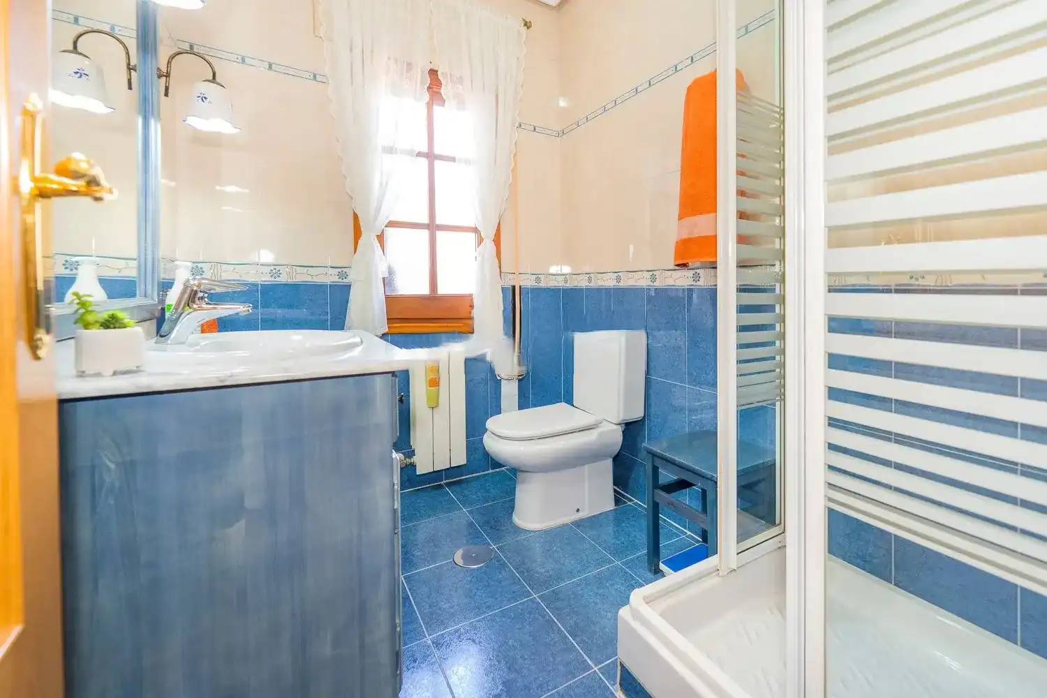 Baño de Casa o chalet en venta en Aranjuez con Aire acondicionado, Calefacción y Jardín privado