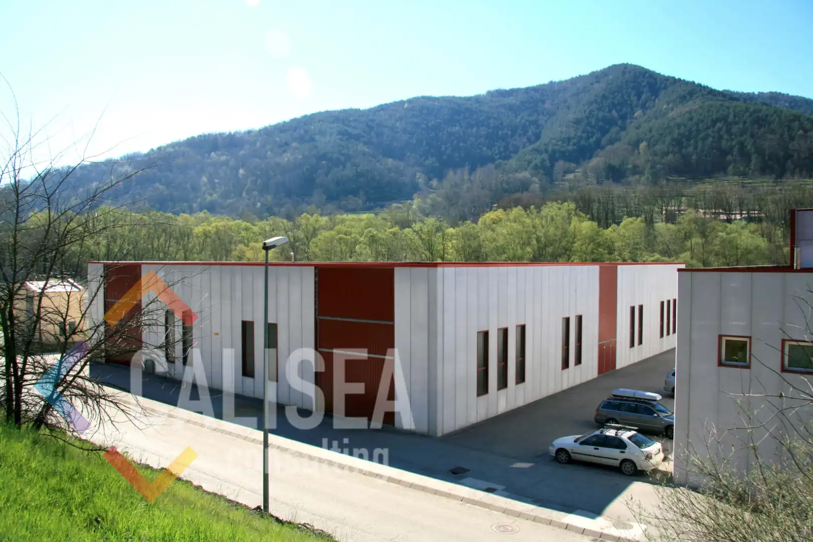 Vista exterior de Nau industrial de lloguer en Sant Joan de les Abadesses