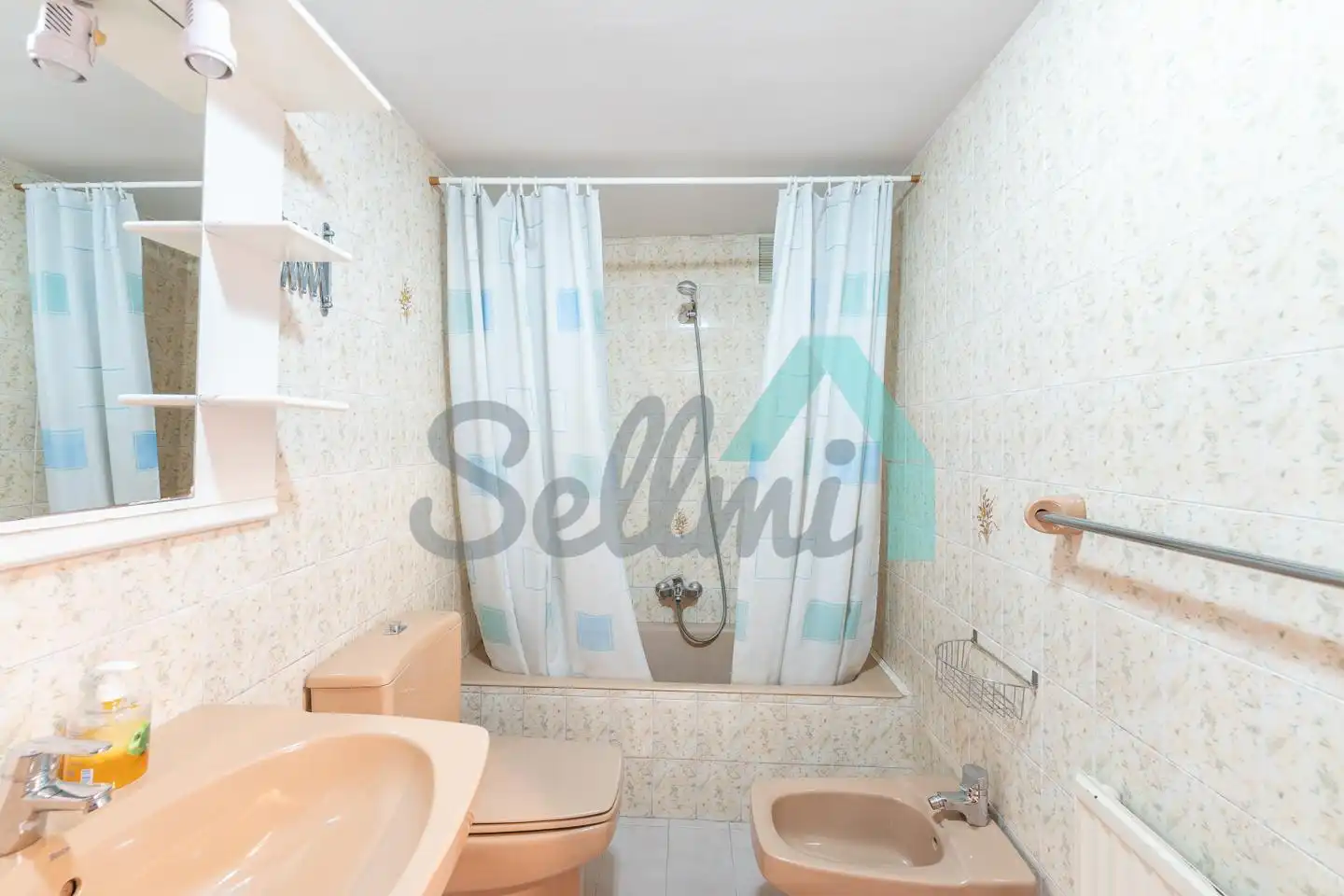 Bathroom of Flat for sale in San Martín del Rey Aurelio  with Heating, Parquet flooring and Storage room