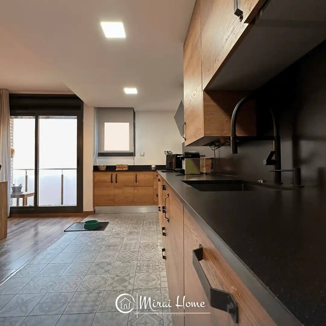 Cuina de Dúplex en venda en Santa Coloma de Gramenet amb Aire condicionat, Calefacció i Parquet