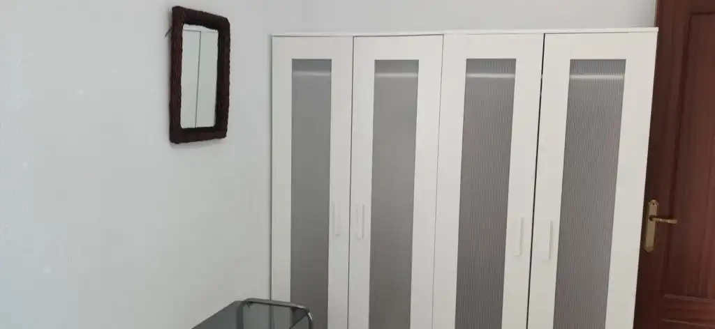Habitación de Apartamento de alquiler en Chiclana de la Frontera con Aire acondicionado, Amueblado y Horno