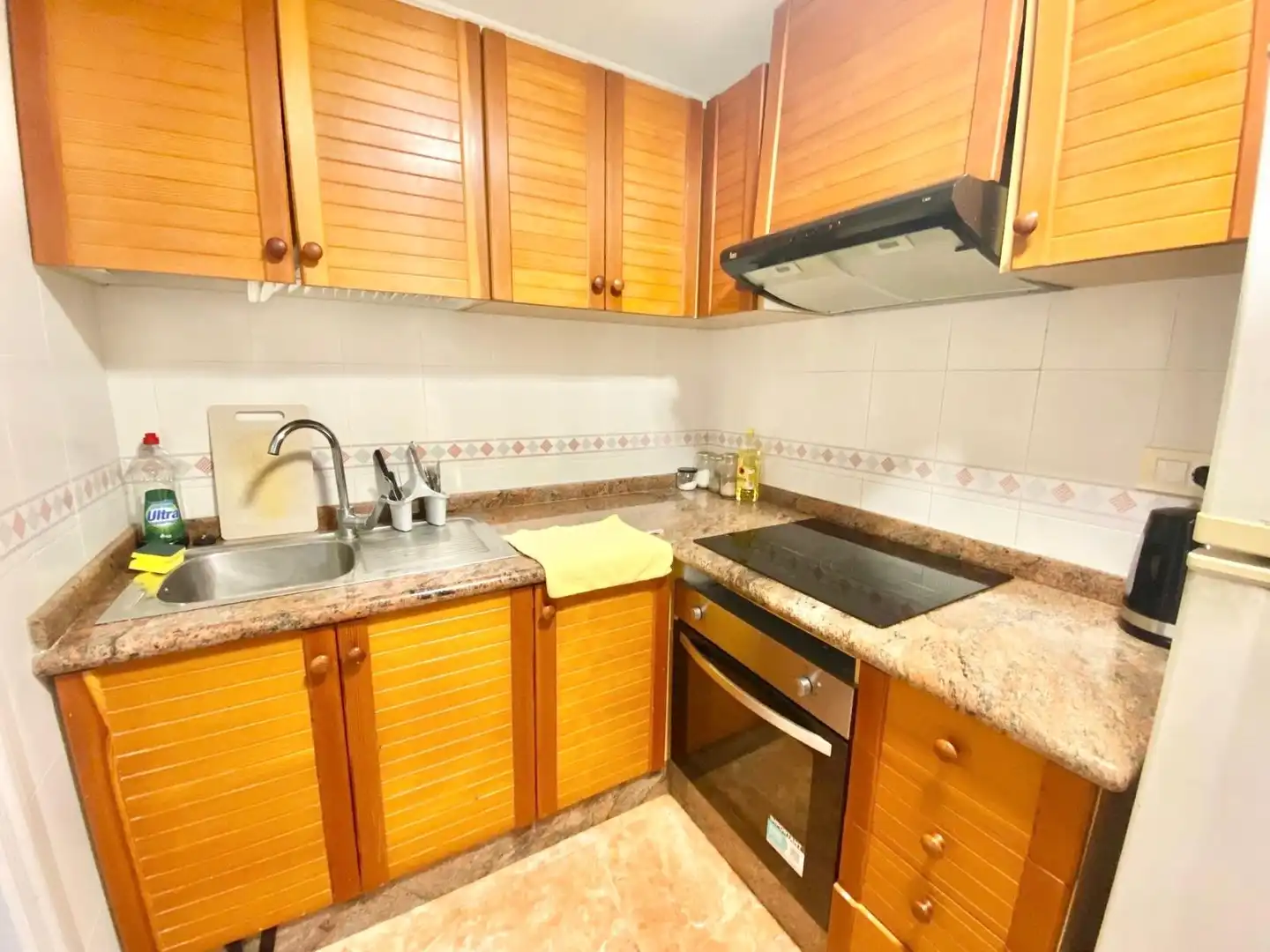 Cuina de Pis de lloguer en Torrevieja amb Calefacció, Moblat i Forn