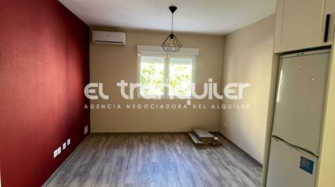 Foto 2 de Piso de alquiler en Calle Velez Rubio, Apóstol Santiago, Madrid