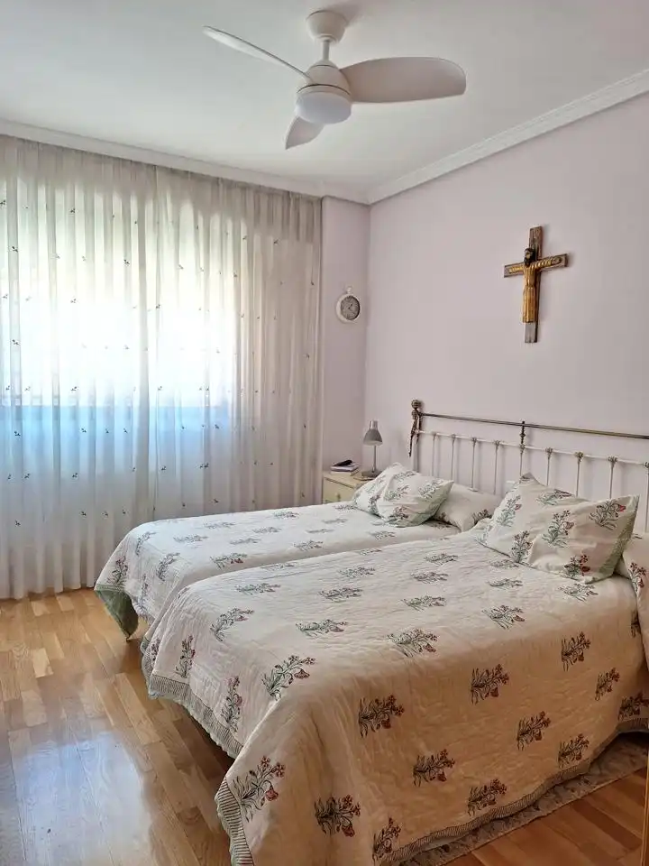 Dormitori de Planta baixa en venda en Madrid amb Calefacció i Traster