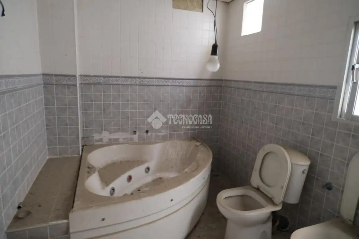 Bathroom of Flat for sale in Sevilla
