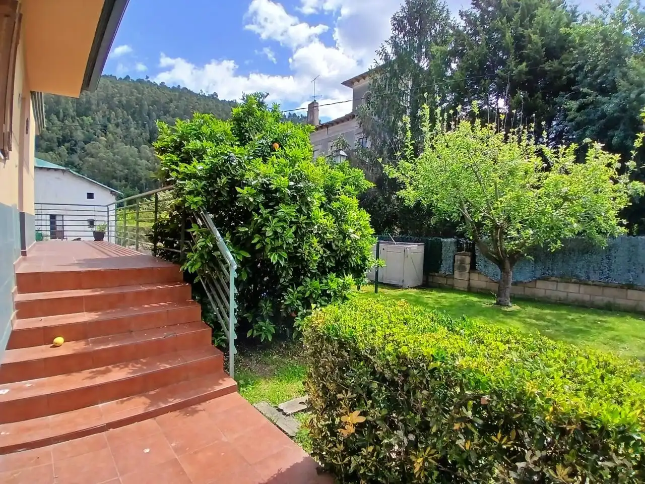 Garten von Einfamilien-Reihenhaus zum Verkauf in Castro-Urdiales mit Heizung, Privatgarten und Terrasse