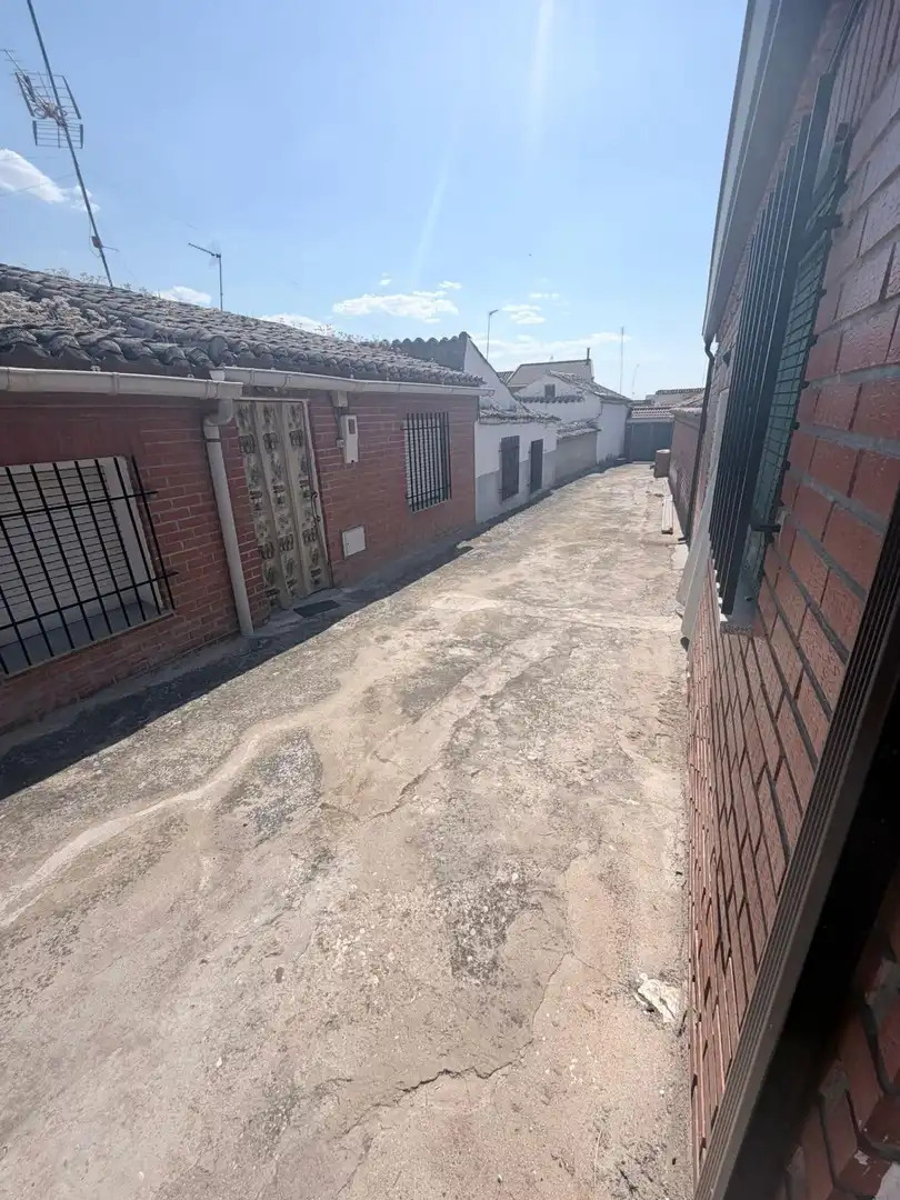 Vista exterior de Casa o xalet de lloguer en La Puebla de Montalbán amb Moblat