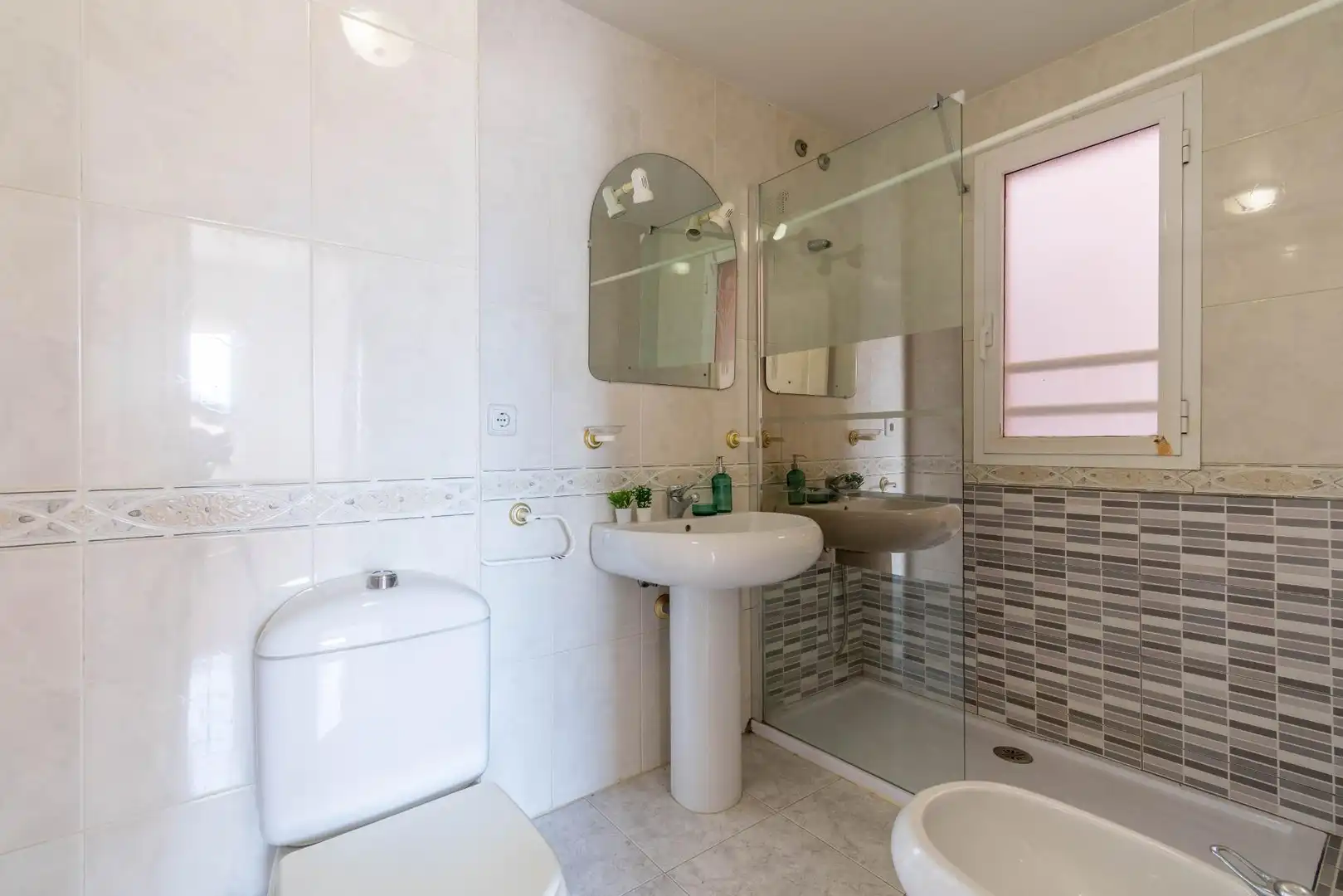 Baño de Piso en venta en Almería con Terraza y Amueblado