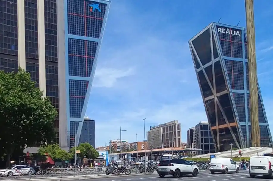 Vista exterior de Pis en venda en Madrid amb Aire condicionat