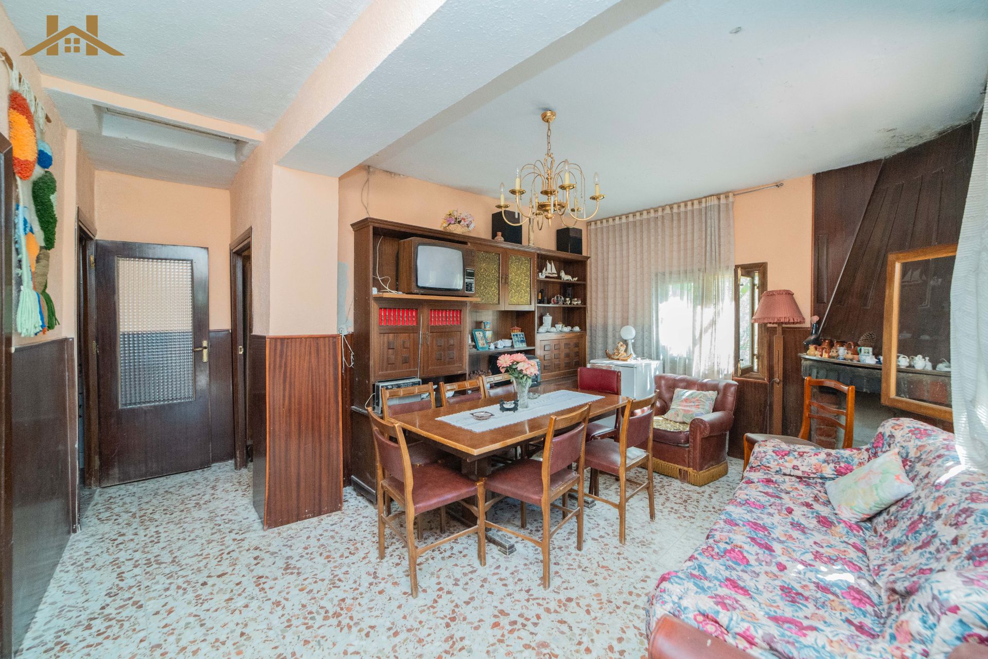 Sala d'estar de Casa o xalet en venda en Santa María de la Alameda amb Jardí privat, Terrassa i Traster