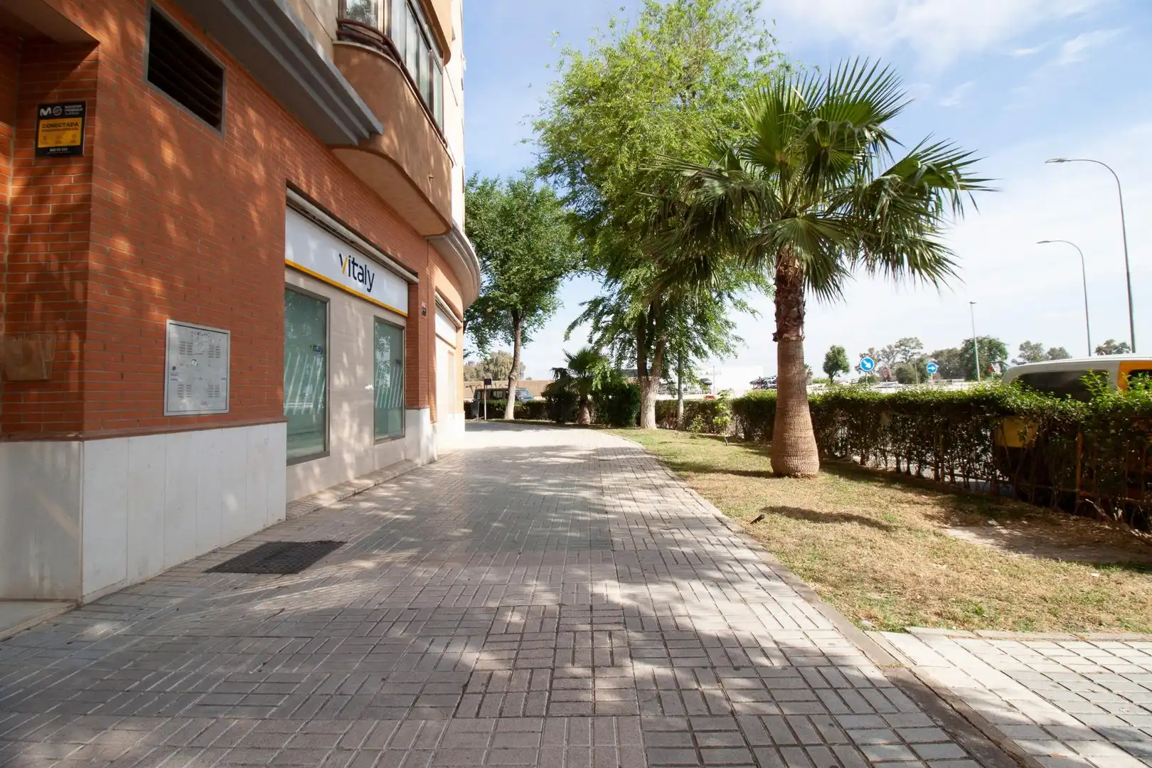 Vista exterior de Local en venta en Sevilla