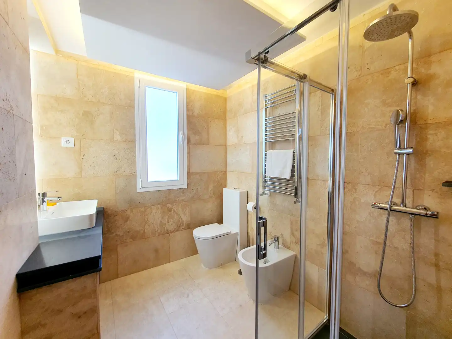 Bathroom of Attic for rent in Madrid  with Air Conditioner, Heating and Private garden