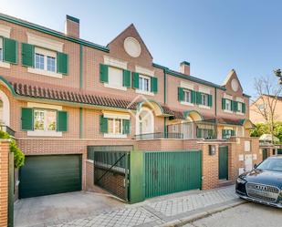 Vista exterior de Casa o xalet en venda en La Moraleja amb Aire condicionat, Jardí privat i Parquet
