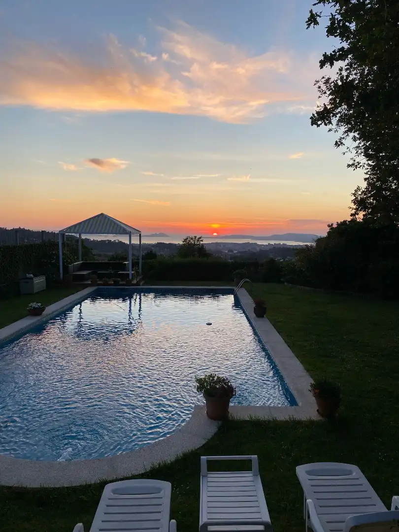 Piscina de Casa o chalet en venta en Vigo  con Calefacción, Jardín privado y Parquet