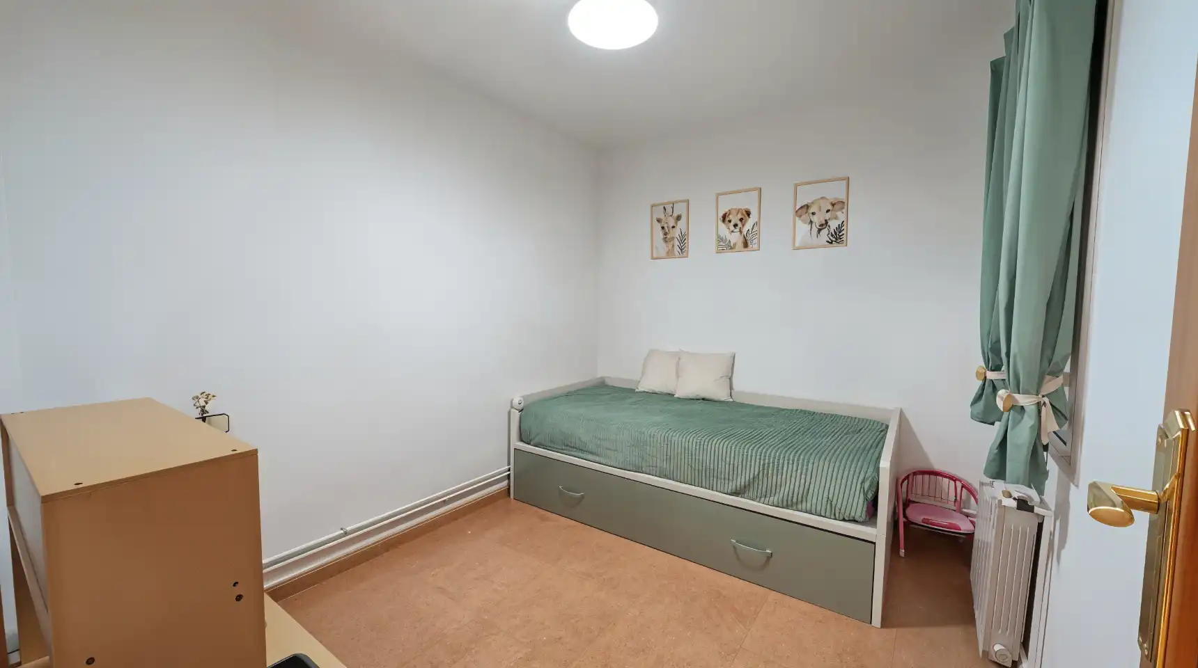Bedroom of Flat for sale in Barcelona  with Air Conditioner, Heating and Balcony