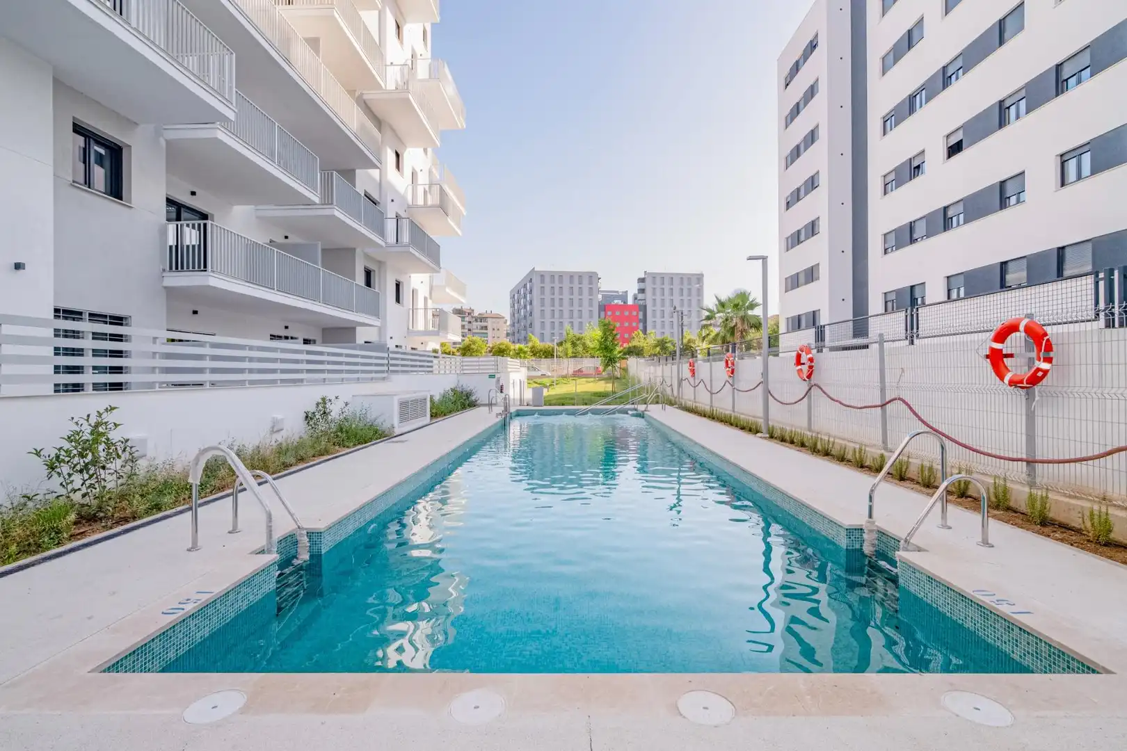 Piscina de Piso en venta en Granada con Aire acondicionado, Calefacción y Terraza