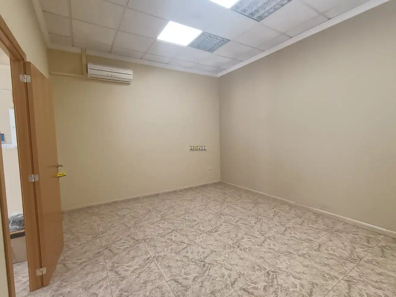Local comercial de lloguer a Calle del Submarino, imagen 4