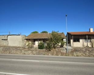 Exterior view of House or chalet for sale in Villaseco de los Gamitos