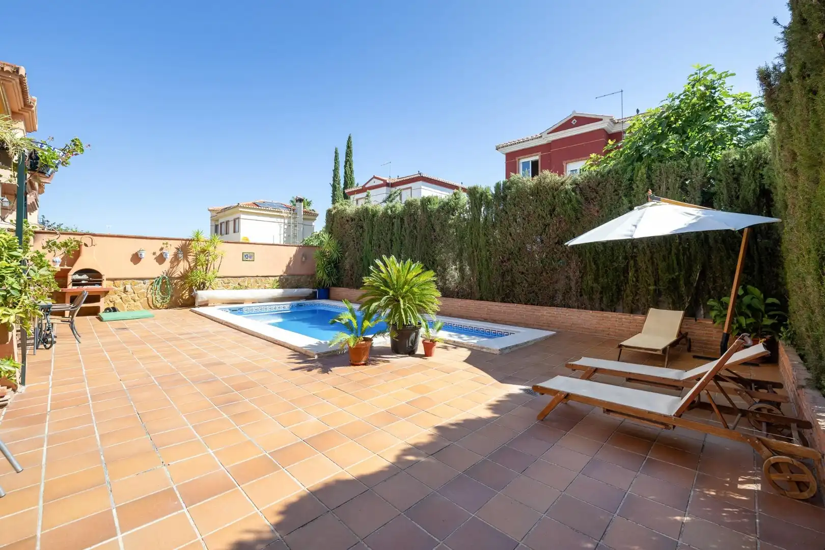 Piscina de Casa o chalet en venta en Cúllar Vega con Aire acondicionado, Calefacción y Jardín privado
