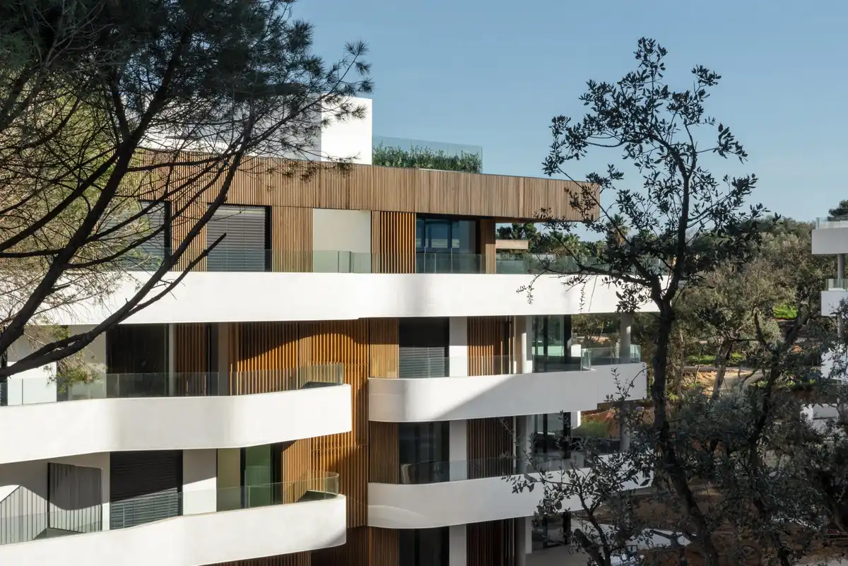 Vista exterior de Planta baixa en venda en Sotogrande amb Aire condicionat, Jardí privat i Terrassa
