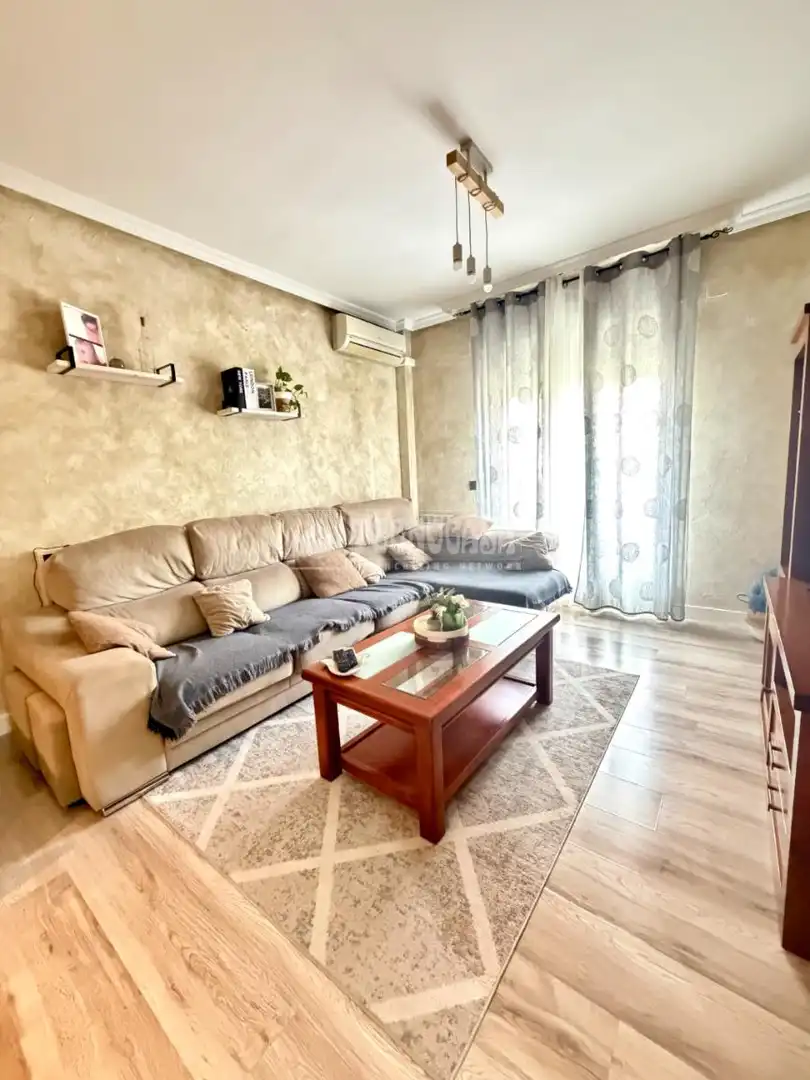 Living room of Flat for sale in Arganda del Rey  with Air Conditioner, Heating and Parquet flooring
