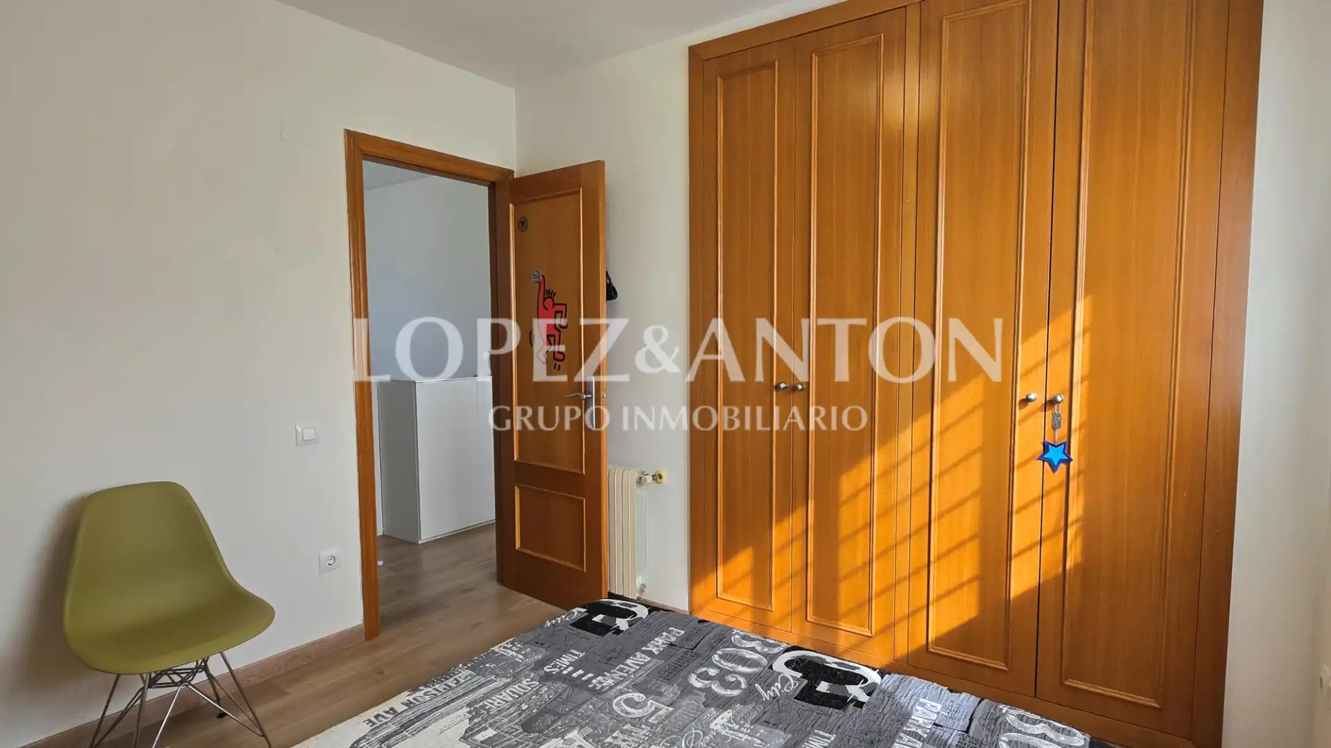Bedroom of Houses for sale in L'Eliana  with Air Conditioner, Heating and Private garden