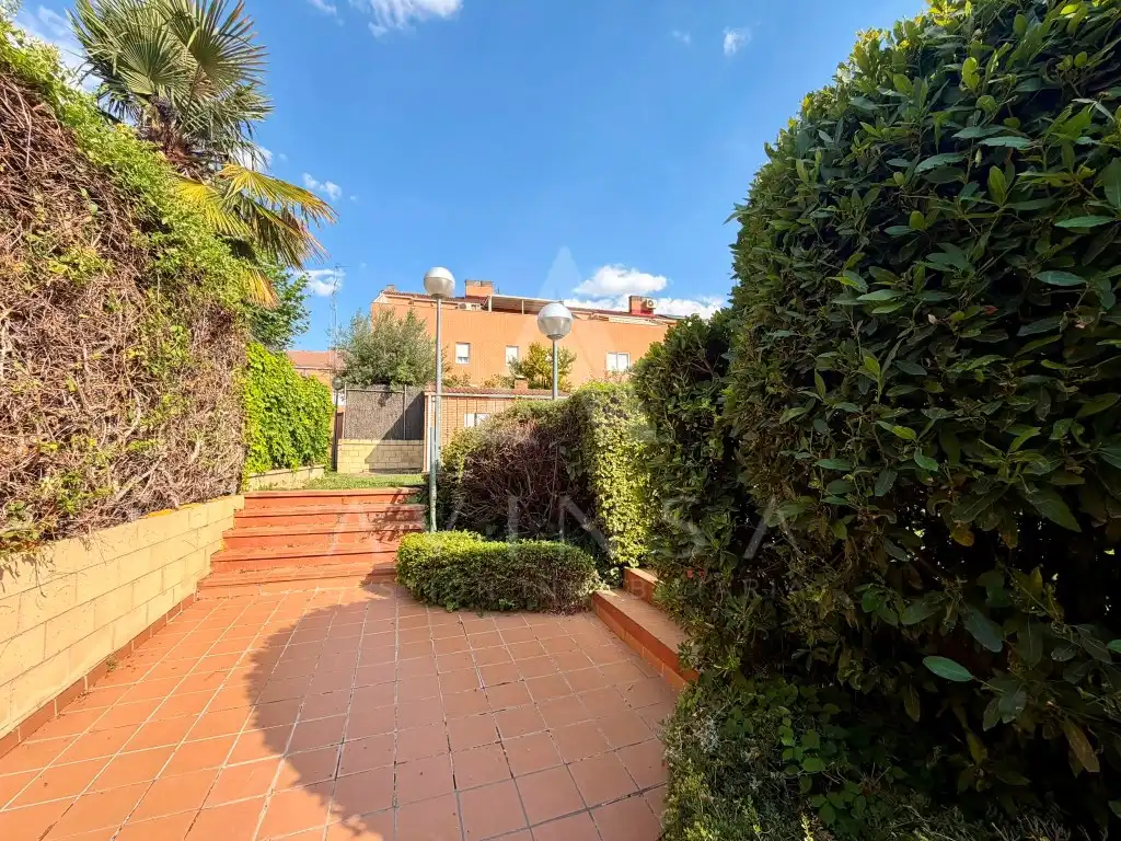 Jardí de Casa o xalet en venda en Guadalajara