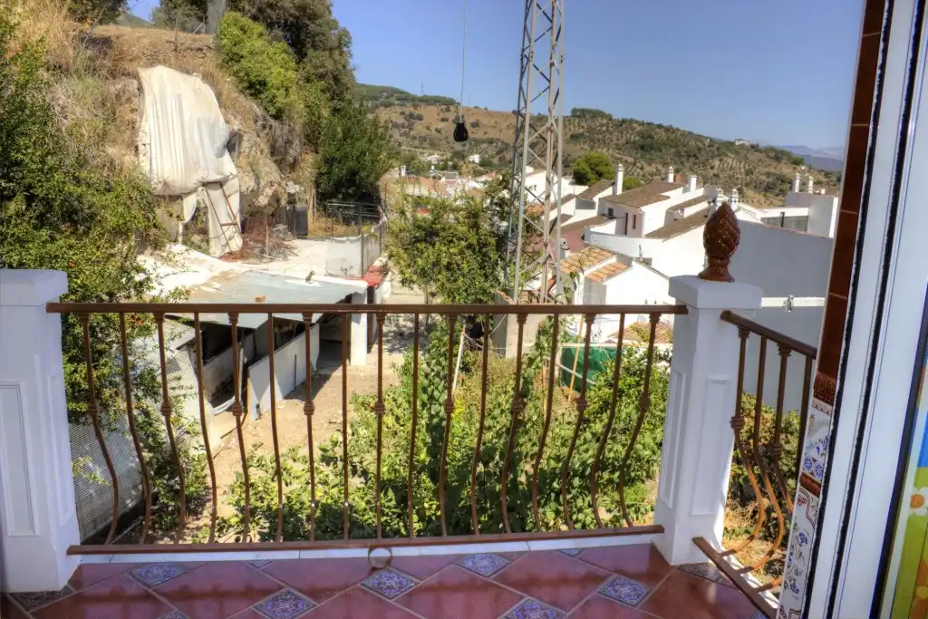 Vista exterior de Casa adosada en venda en Casarabonela amb Aire condicionat, Jardí privat i Terrassa