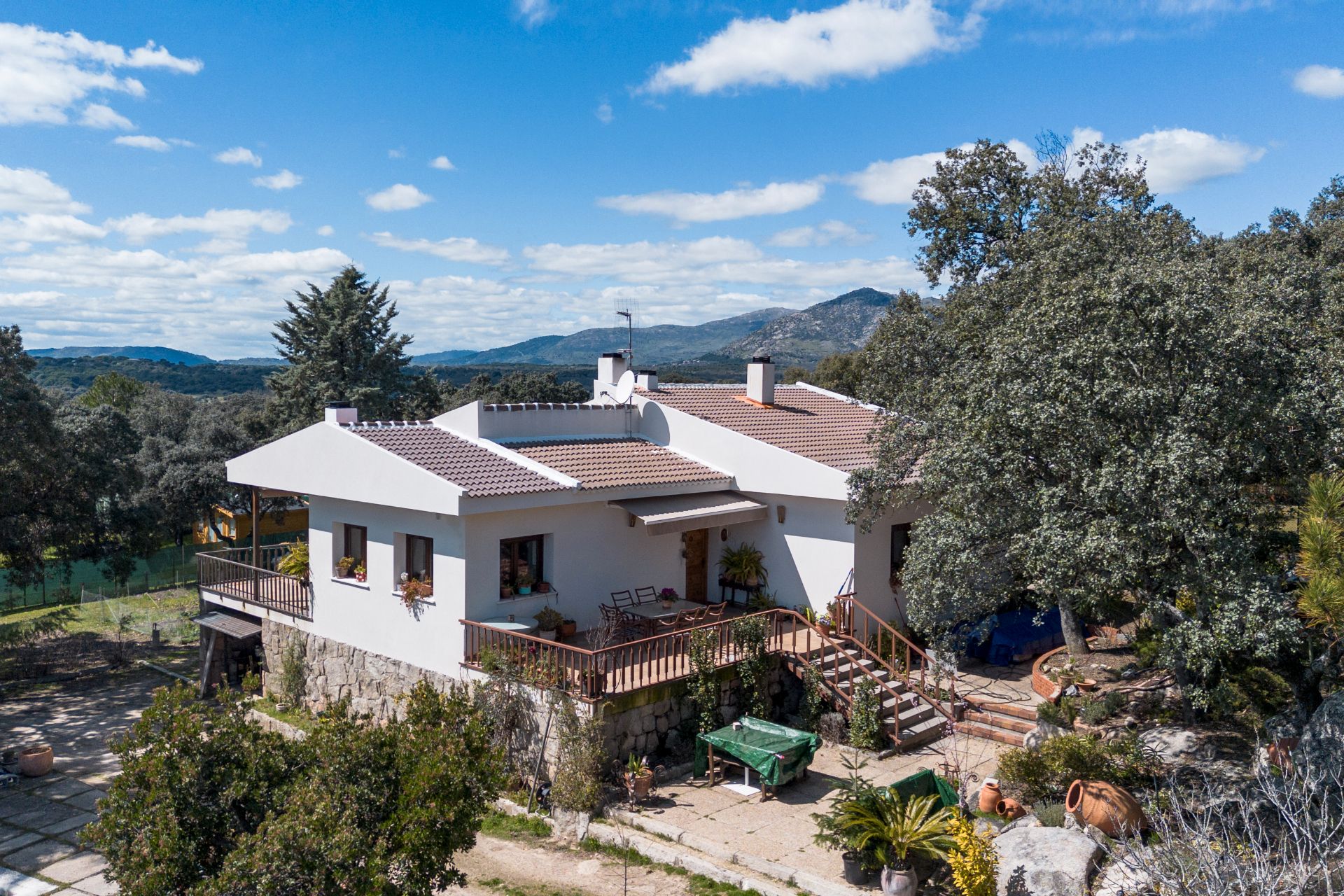 Exterior view of House or chalet for sale in Valdemorillo  with Air Conditioner, Private garden and Terrace