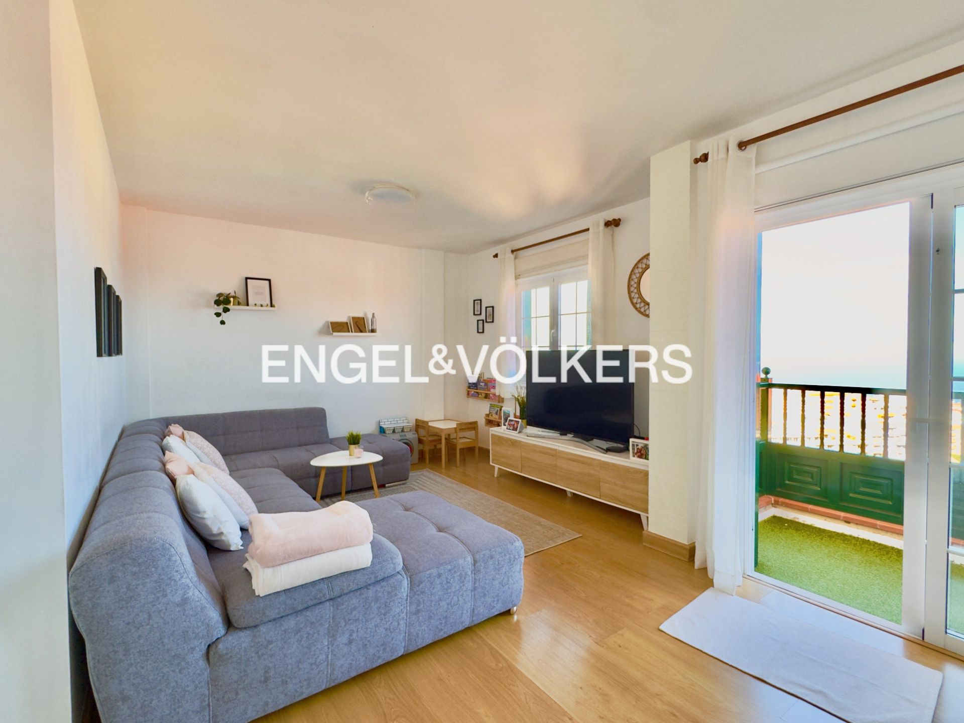 Living room of Flat for sale in Los Realejos  with Terrace, Storage room and Oven