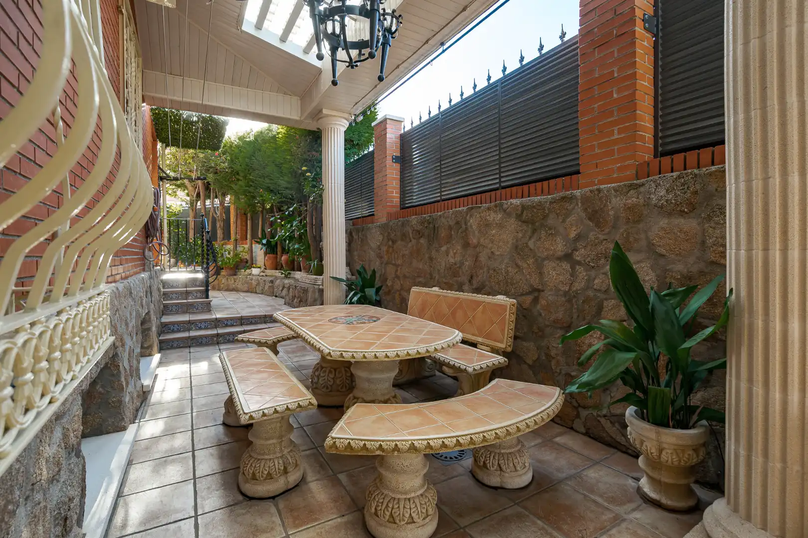Terrassa de Casa o xalet en venda en Alcalá de Henares amb Calefacció, Jardí privat i Piscina