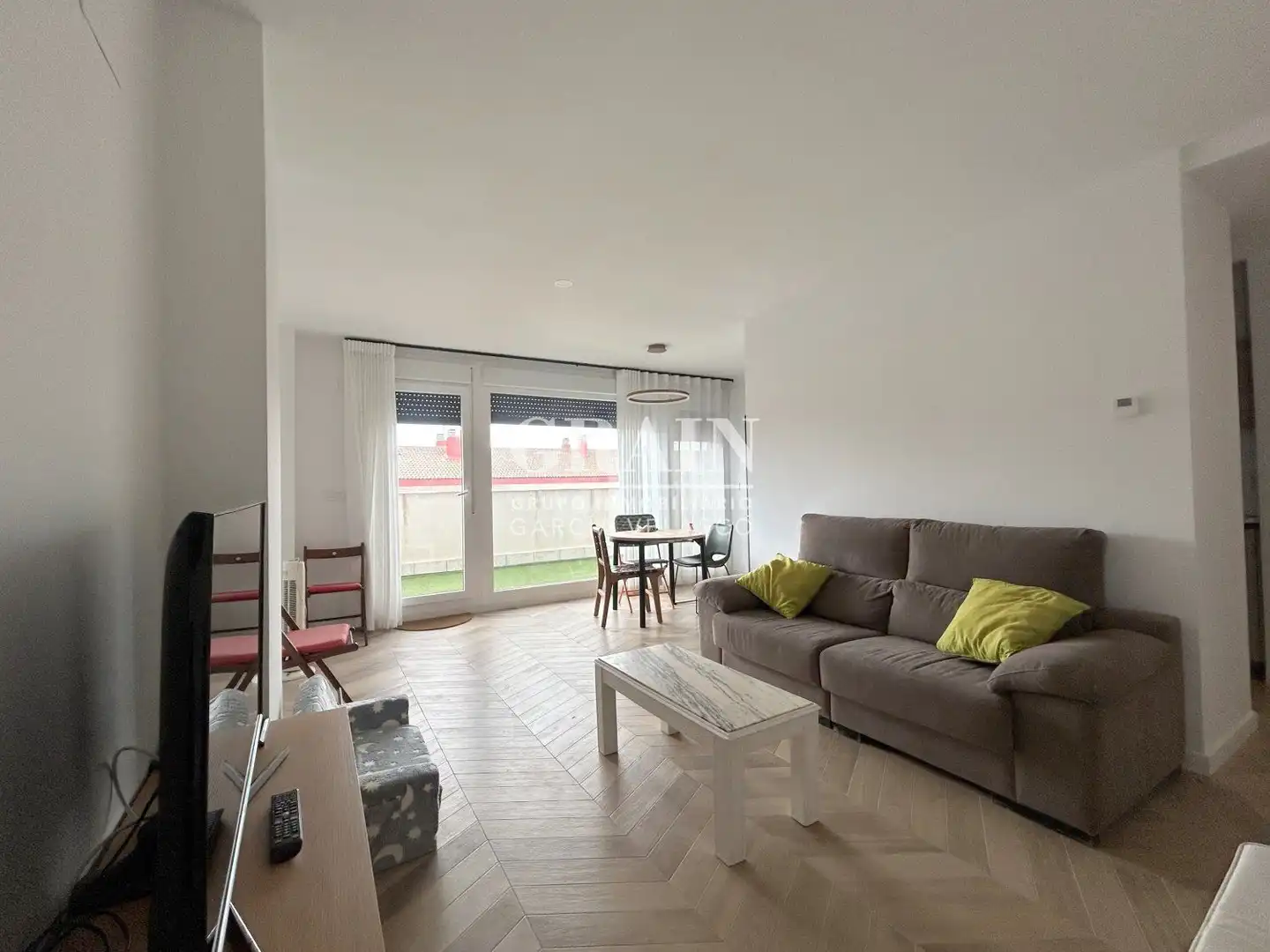 Sala de estar de Piso de alquiler en Albacete con Calefacción, Terraza y Piscina