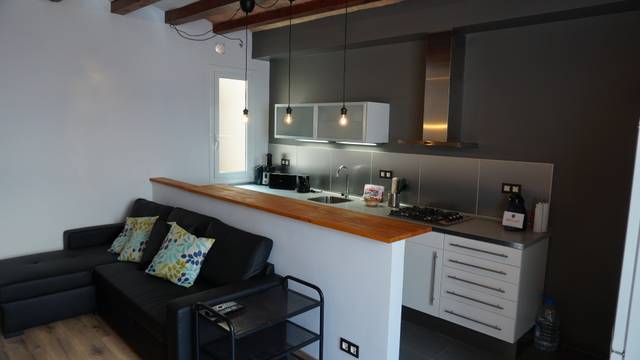 Apartamento en Alquiler en Carrer de Jaume Fabra en El Poble Sec - Parc de Montjuïc